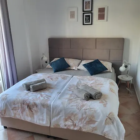 Mare Rab Апартаменты Palit